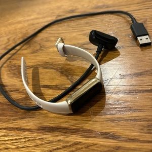 fitbit luxe. great condition